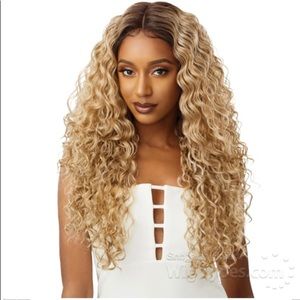 Outer lace front wig